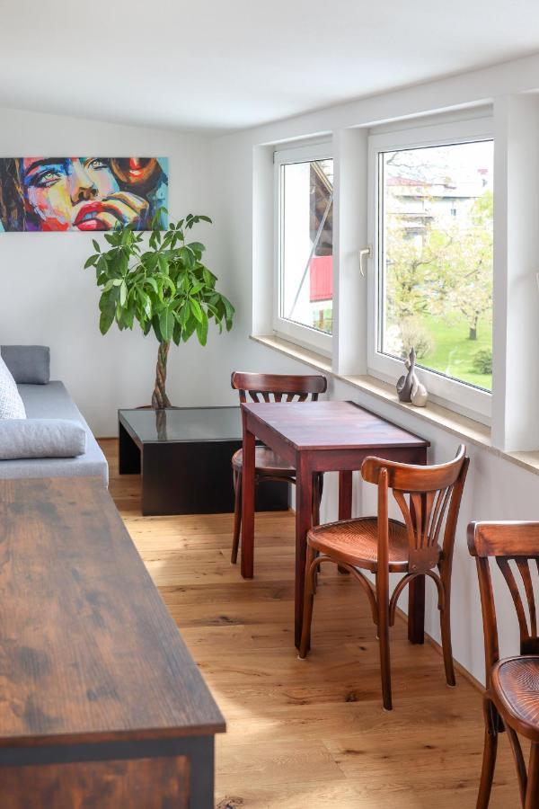 Apartment Melcher Hard